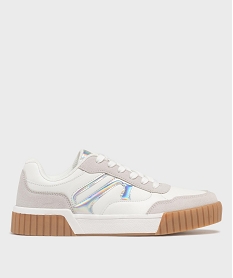 GEMO Baskets basses à épaisse semelle et détails irisés femme blanc standard