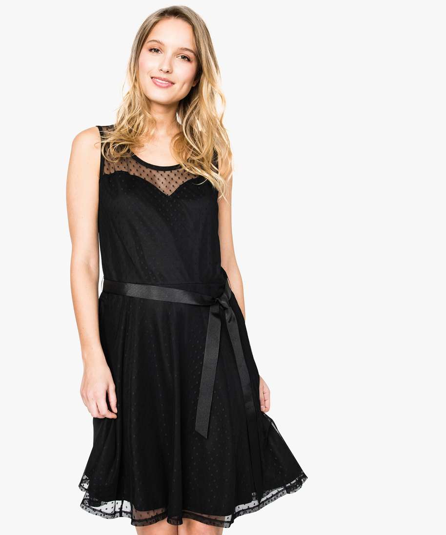 Robe noire ouverte dans best sale le dos