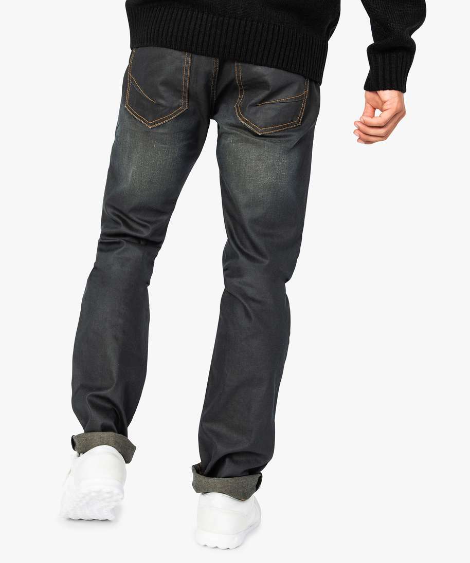 Jeans enduit homme sale