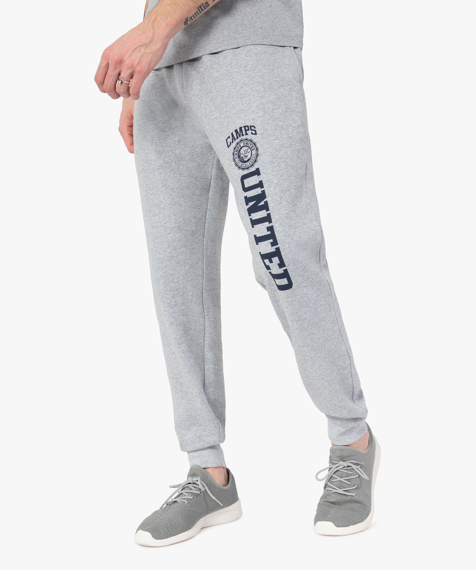 pantalon de jogging homme avec inscription – camps united gris