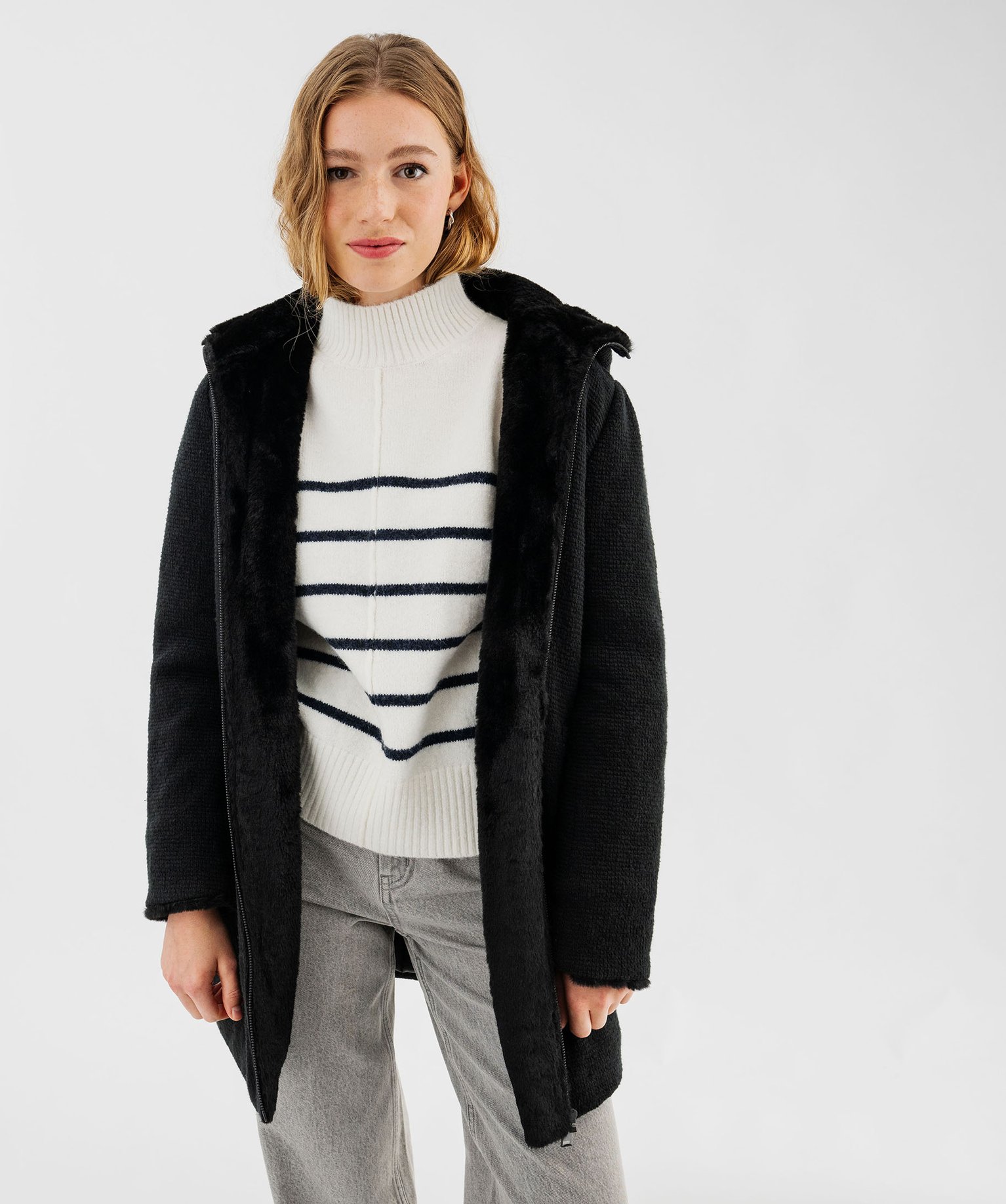 Manteau peluche noir femme sale